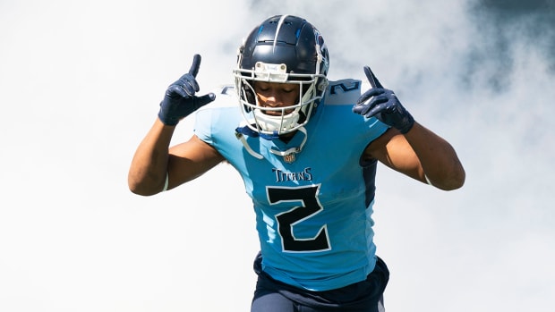 Tennessee Titans wide receiver Robert Woods (2) takes the field before the game against the Indianapolis Colts